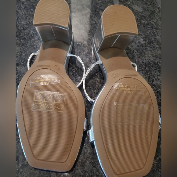 NWOT Bamboo strappy silver chunky heel shoes. - Picture 7 of 13